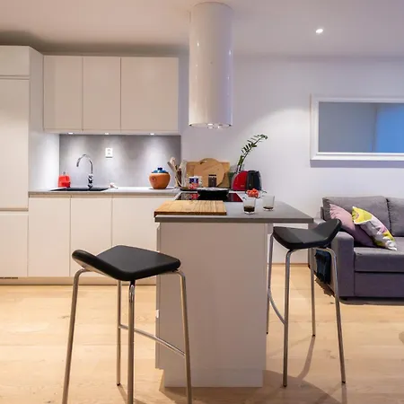Modern In Center Апартаменты *