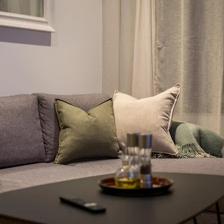 Modern In Center Апартаменты *