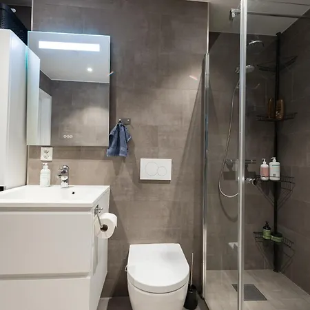Modern In Center Апартаменты