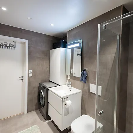 Modern In Center Апартаменты *